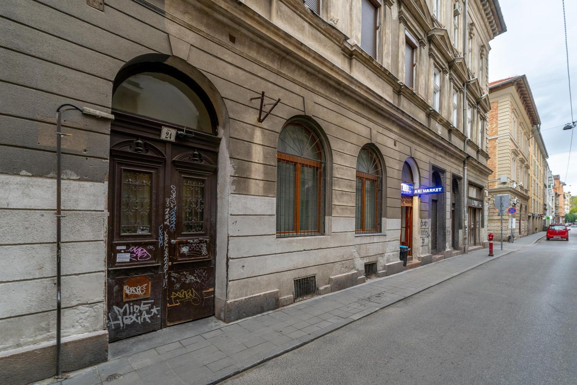 Azure Oasis In The Heart Of The City Budapest Kültér fotó