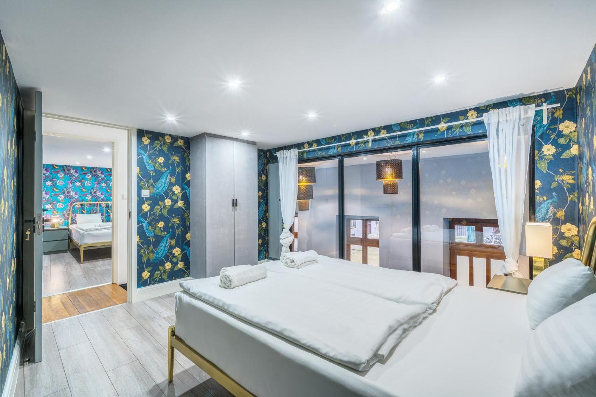 Azure Oasis In The Heart Of The City Budapest Kültér fotó